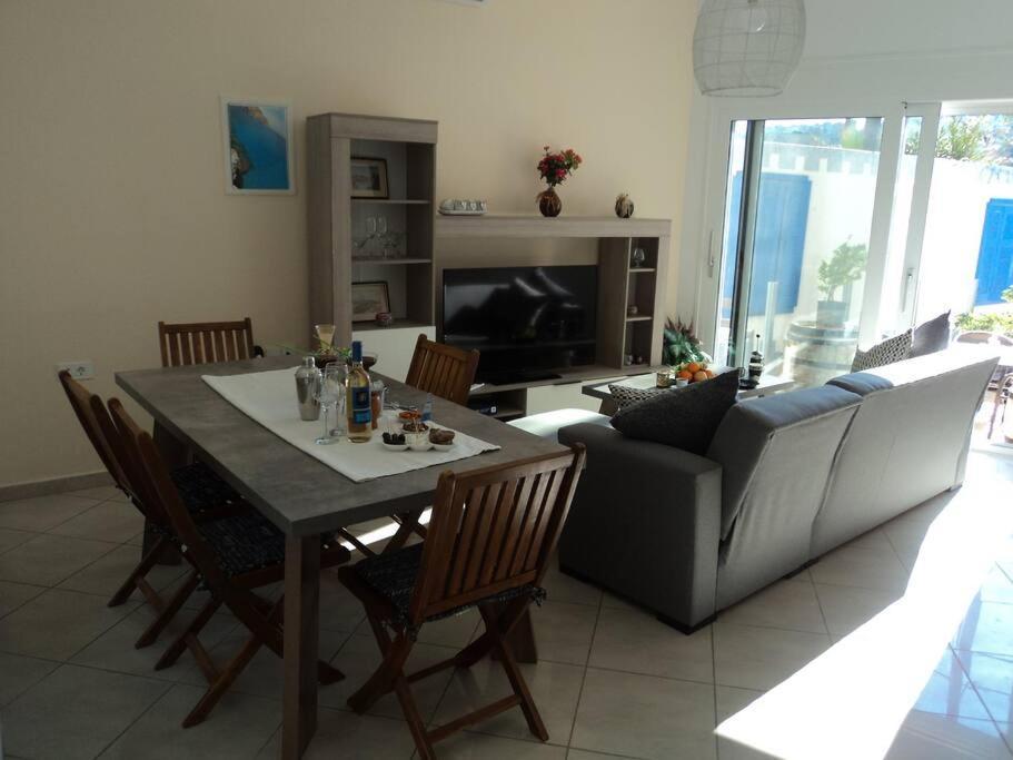 The Getaway Apartment Agia Marina  Luaran gambar