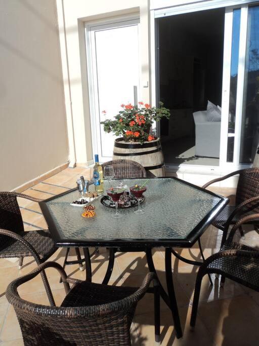 The Getaway Apartment Agia Marina  Luaran gambar